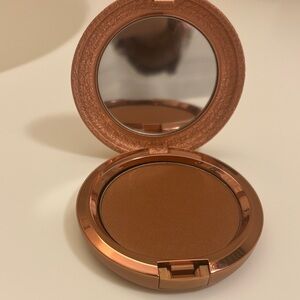 NEW MAC Radiant Skinfinish in Rich Rosy